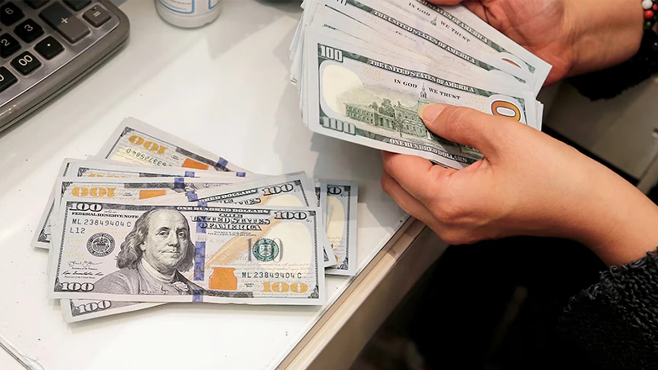 ১৯ দিনে ২ বিলিয়ন ডলার ছাড়ালো রেমিট্যান্স