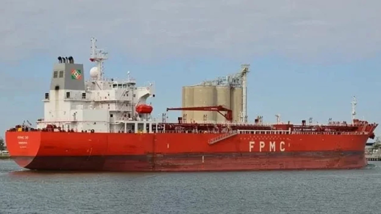 ডিজেল নিয়ে আসছে আরও ৫ জাহাজ