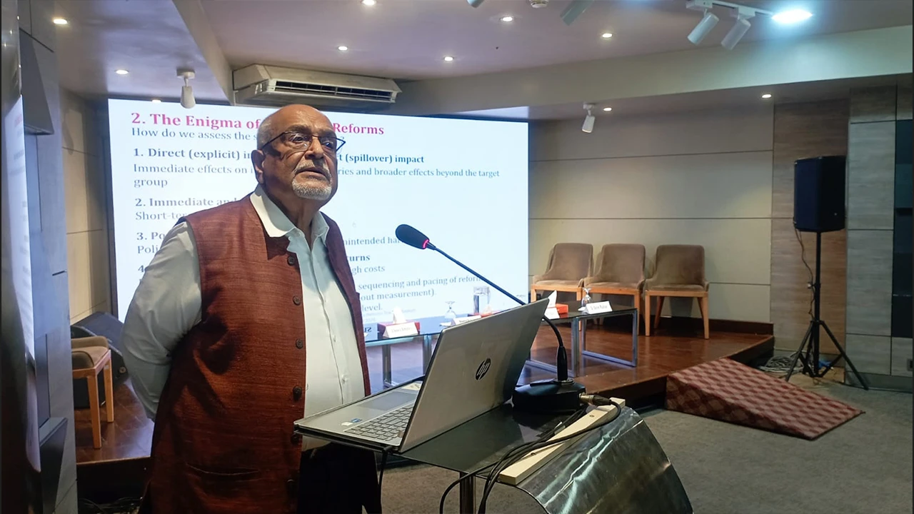 গণঅভ্যুত্থান সংস্কারের জন্য বিশেষ সুযোগ তৈরি করেছে: ড. দেবপ্রিয়