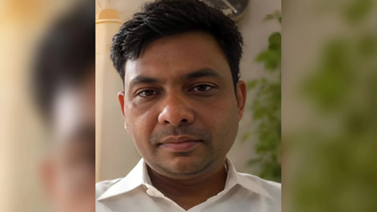 সড়ক দুর্ঘটনায় প্রাণ হারালেন স্কুল শিক্ষক