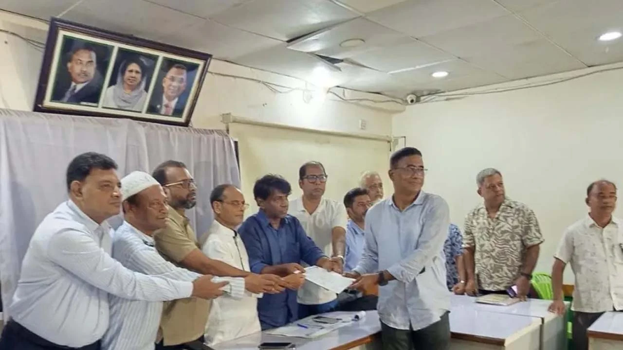 মনোনয়ন ফরম নিলেন বিএনপির ৩ প্রার্থী