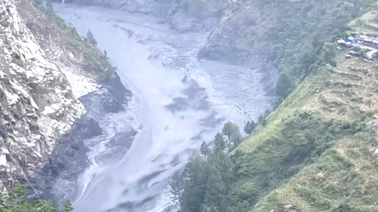 নেপালে আকস্মিক বন্যায় ভেসে গেল ৪০ বাড়ি