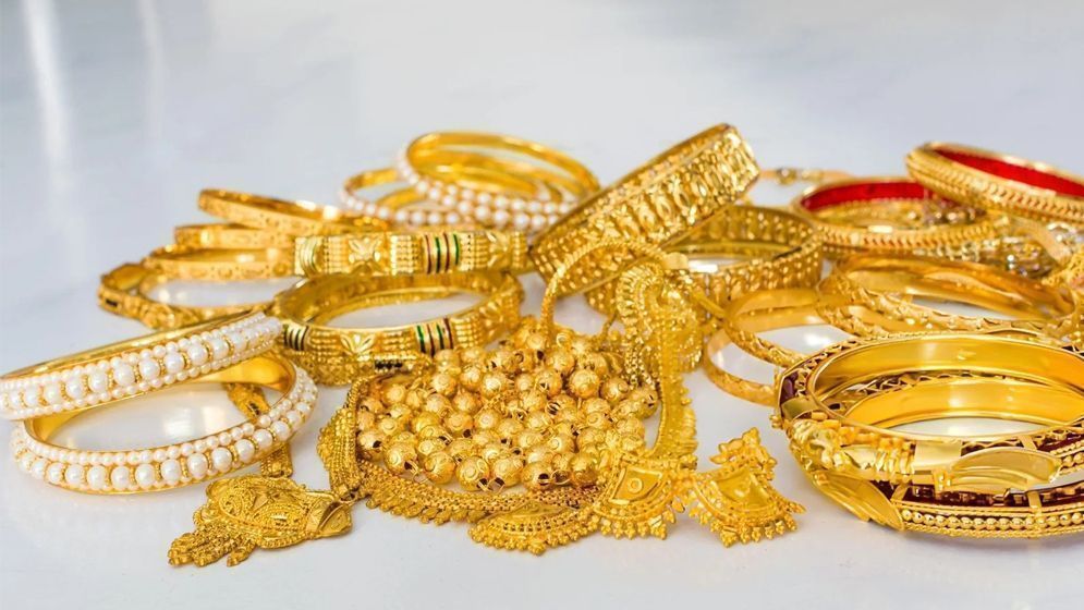 টানা দুই দফা বাড়ার পর যে দামে বিক্রি হচ্ছে সোনা