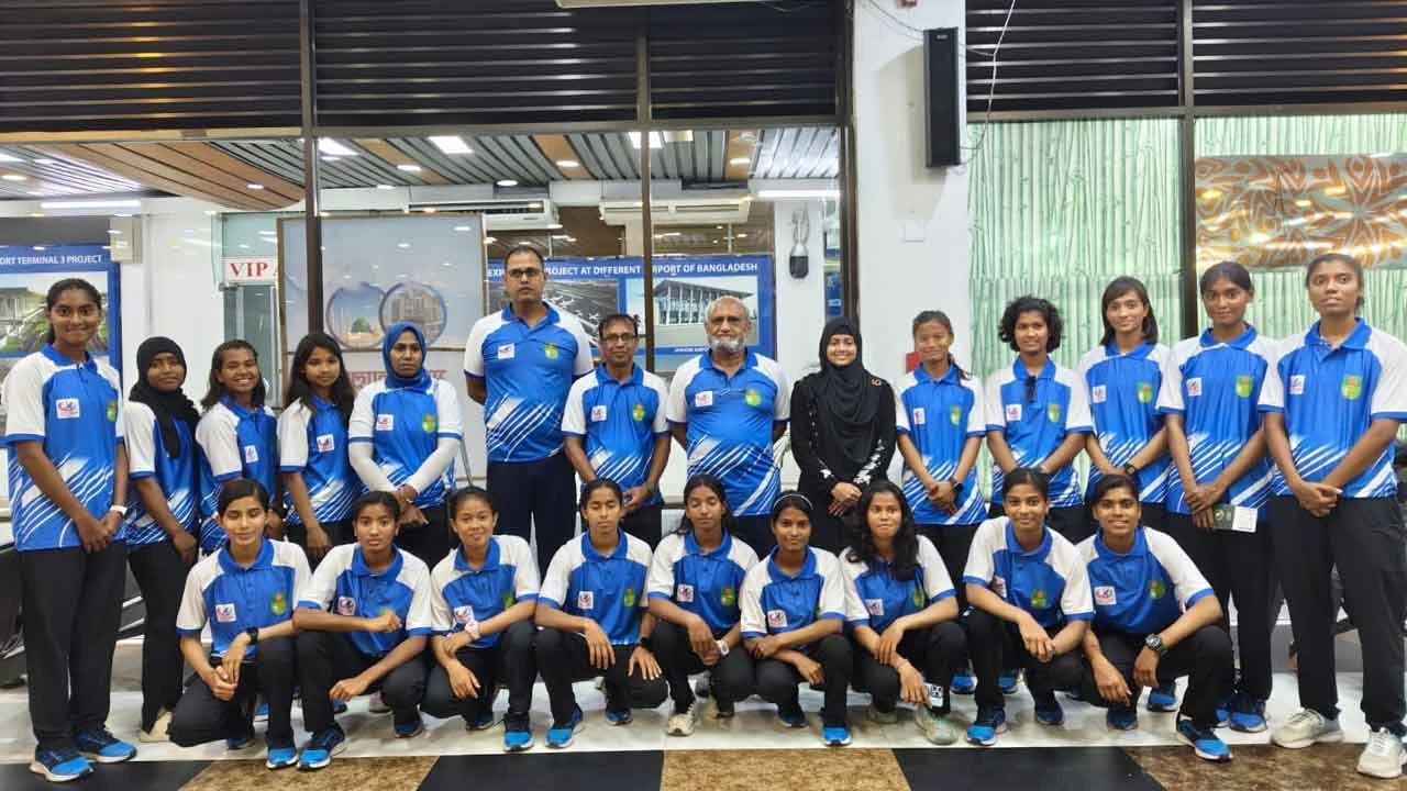 স্বপ্ন নিয়ে জাকার্তায় নারী হকি দল