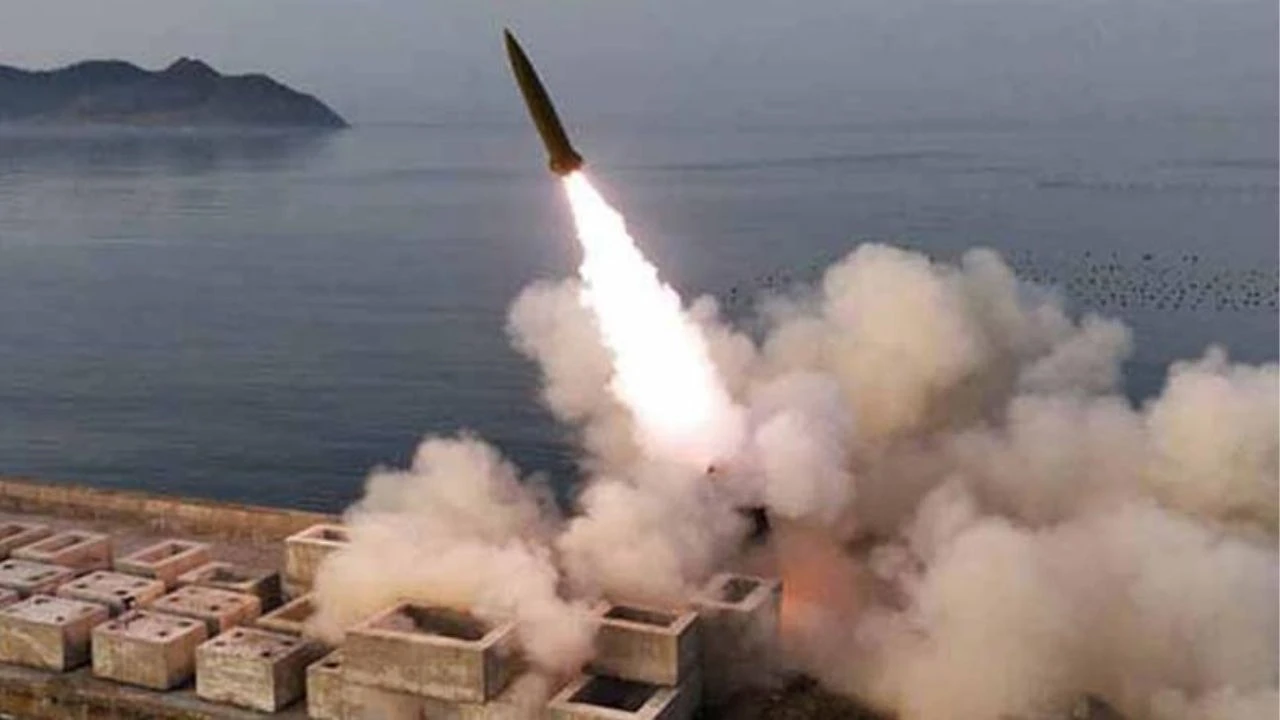 ক্লাস্টার বোমাযুক্ত বিধ্বংসী ক্ষেপণাস্ত্র পরীক্ষা উত্তর কোরিয়ার