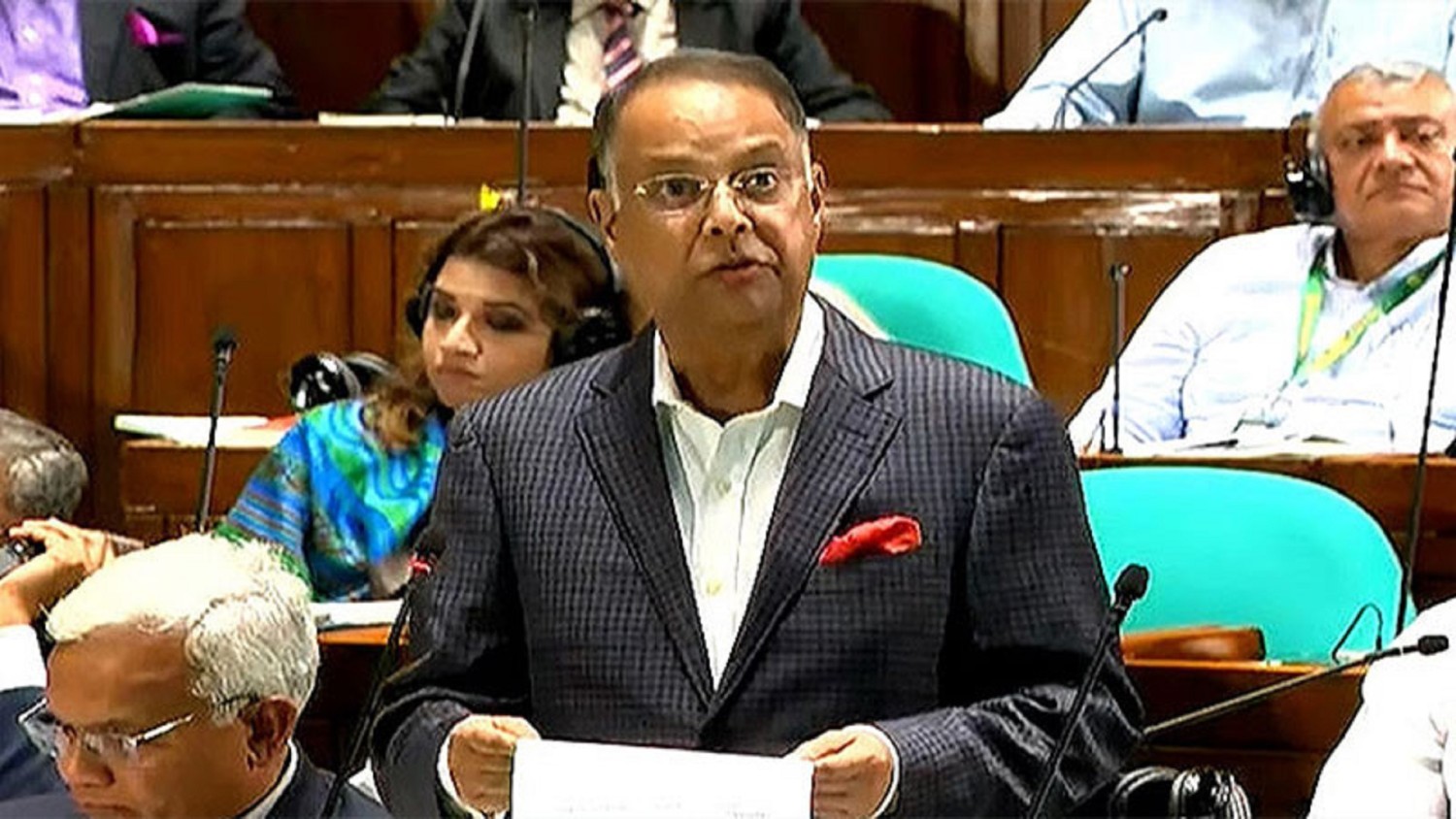 জ্বালানি তেলের দাম বাড়ানো নিয়ে সংসদে যা বললেন মন্ত্রী