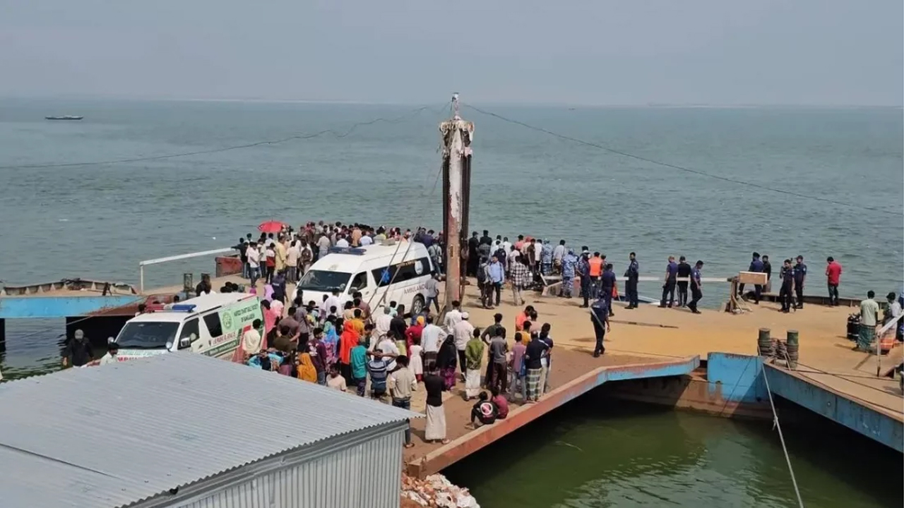 দৌলতদিয়ায় বাসডুবির ঘটনায় উদ্ধার অভিযান সমাপ্ত ঘোষণা