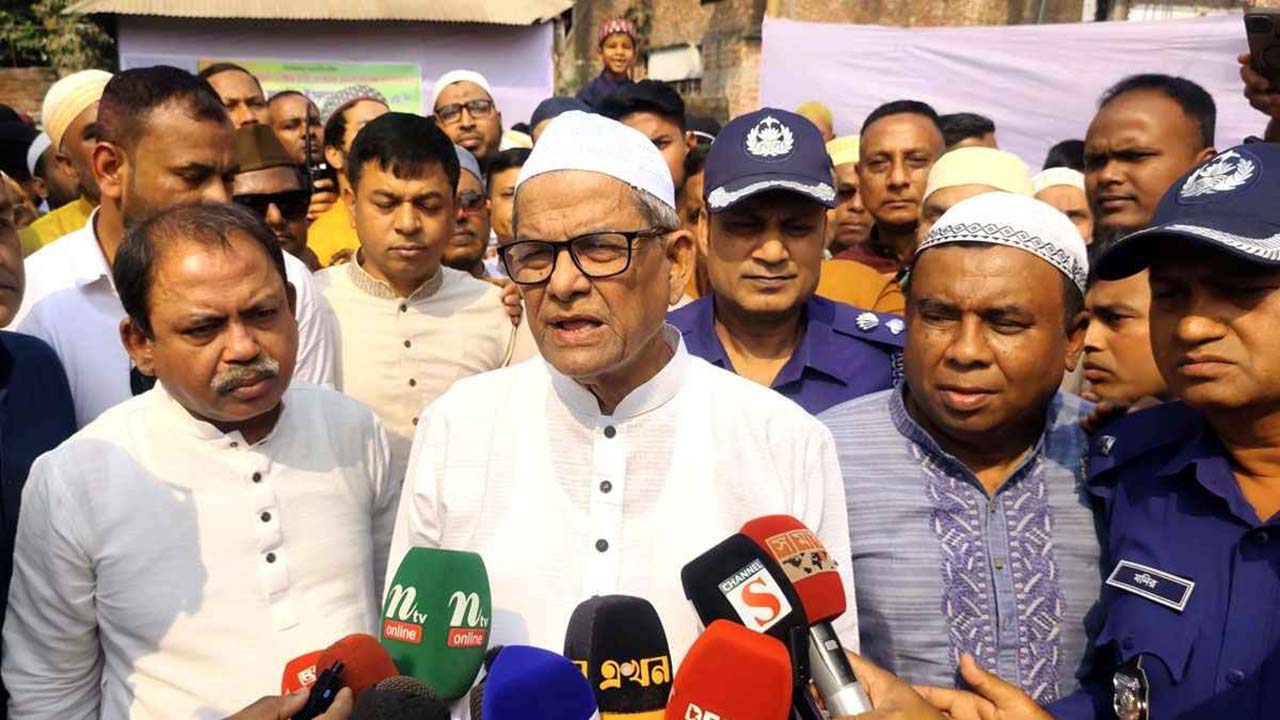 বিগত সরকারের দুর্নীতির কারণে গ্রামীণ সড়কের উন্নতি হয়নি: মির্জা ফখরুল