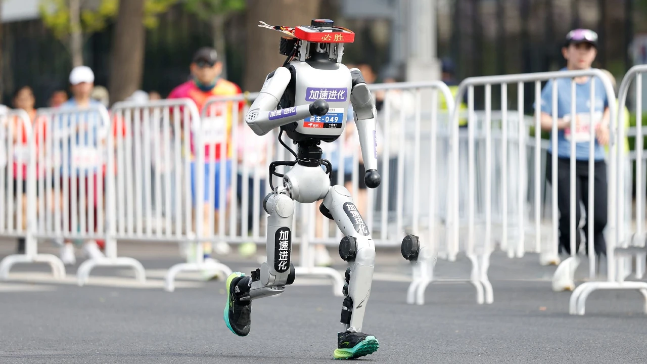 বেইজিং হাফ ম্যারাথনে হিউম্যানয়েড রোবটের সফল অংশগ্রহণ