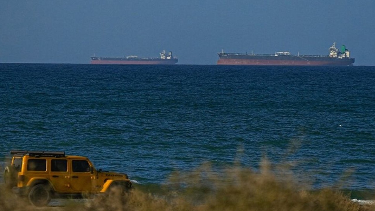 হরমুজ প্রণালিতে টোল ইরানি মুদ্রায় নেওয়ার প্রস্তাব