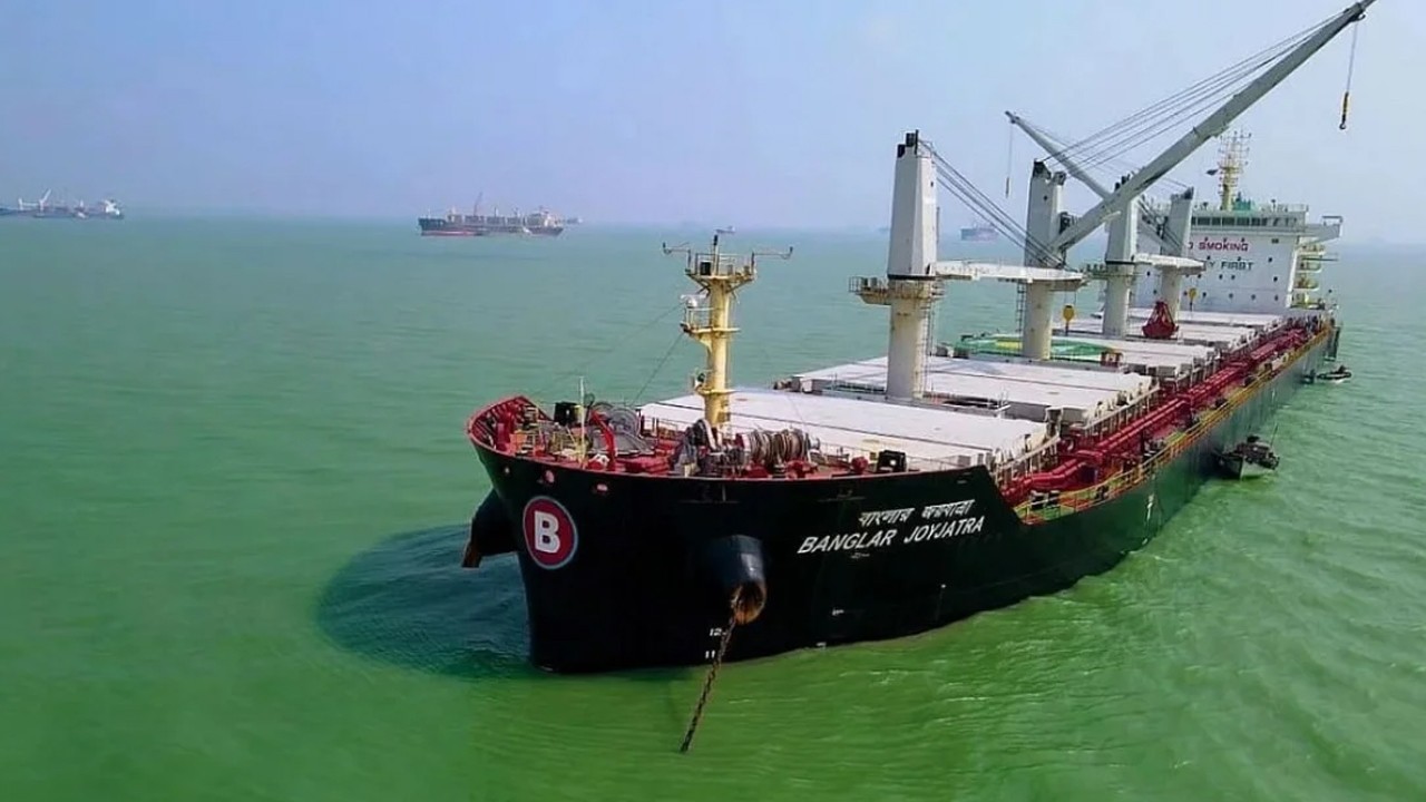 আটকা পড়া বাংলাদেশি জাহাজ দ্রুত হরমুজ পাড়ি দিতে পারবে