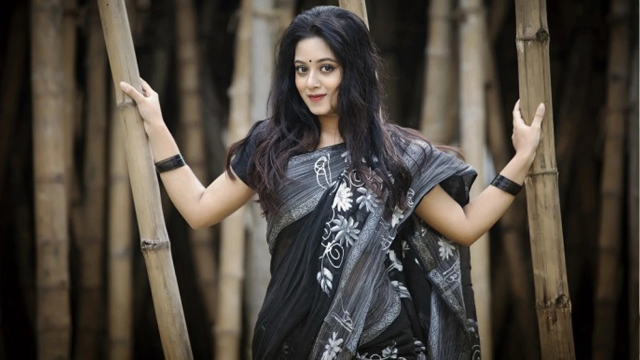 বিরতি কাটিয়ে সিনেমার শুটিংয়ে দীঘি