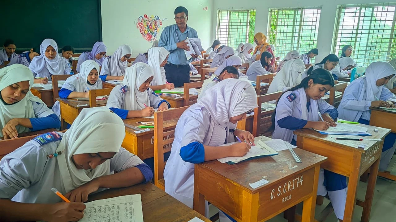 নকলমুক্ত পরিবেশে রংপুরে এসএসসির প্রথম পরীক্ষা সম্পন্ন