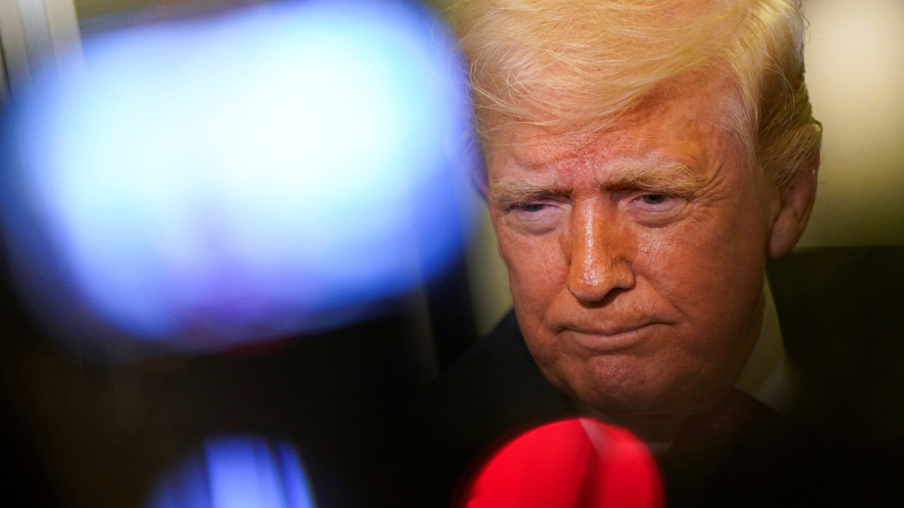 ইরান হরমুজ না খুললেও যুদ্ধ শেষ করতে চান ট্রাম্প