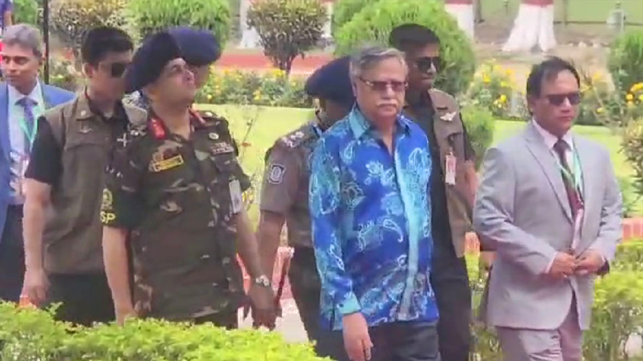 ৪ দিনের সফরে নিজ জেলা পাবনায় রাষ্ট্রপতি