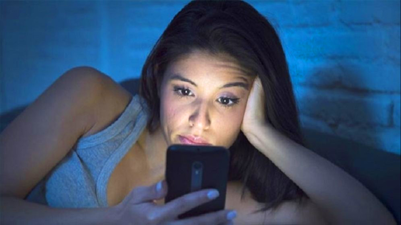 রাত জাগা আপনার ডায়েট নষ্ট করছে না তো?