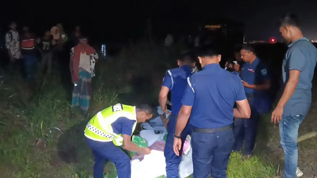 টাঙ্গাইলে ট্রেনে কাটা পড়ে ৫ জনের মৃত্যু