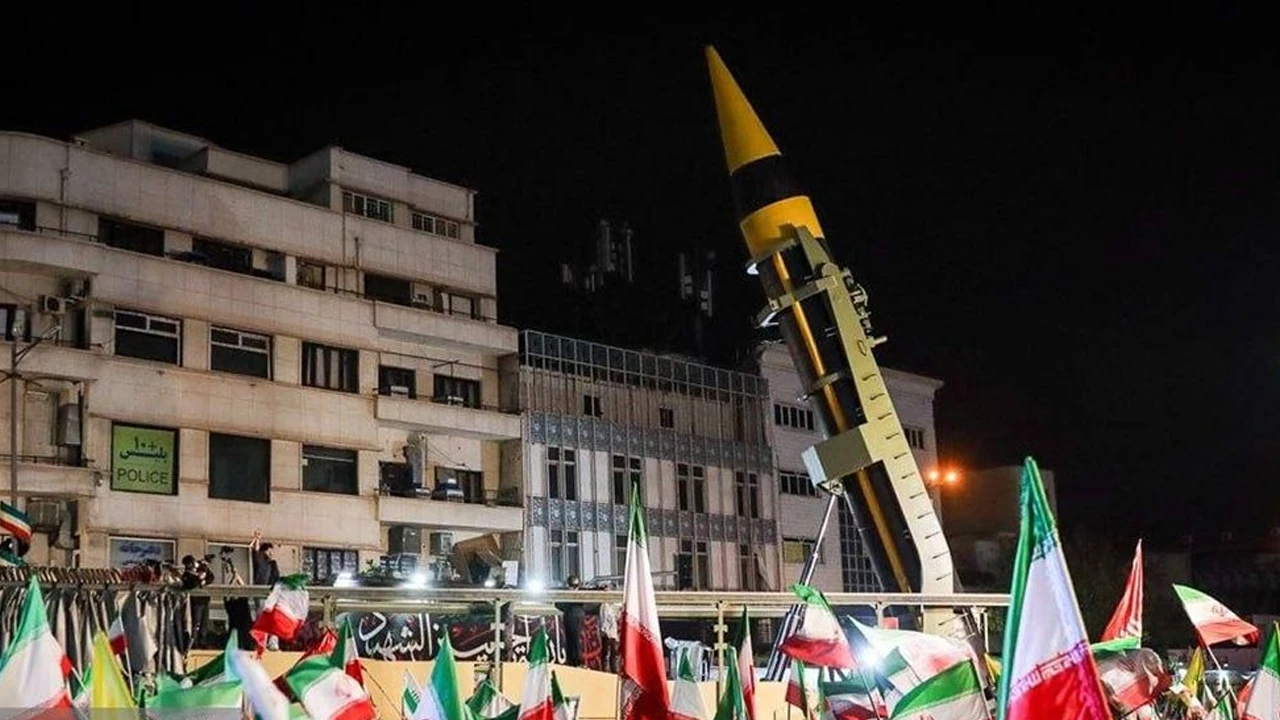 তেহরানসহ ইরানের বিভিন্ন শহরে ক্ষেপণাস্ত্র প্রদর্শন আইআরজিসির: বিবিসি