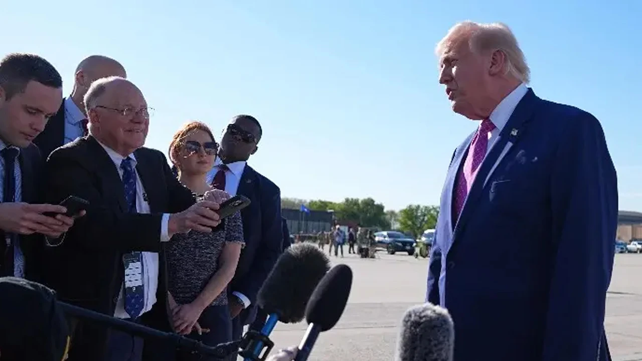 হরমুজ নিয়ে যুক্তরাষ্ট্রকে ‘ব্ল্যাকমেইল’ করতে পারবে না ইরান: ট্রাম্প