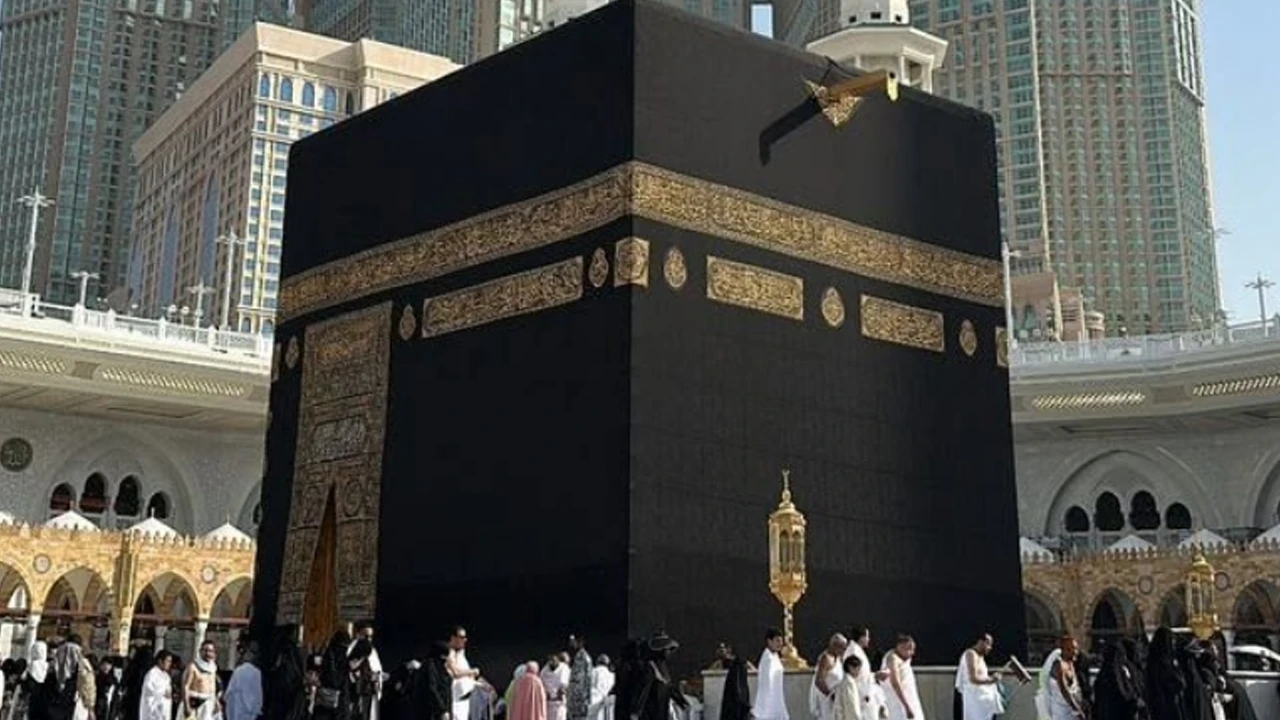 হজ ও উমরা সহজ করতে মক্কায় হচ্ছে বিমানবন্দর ও মেট্রোরেল