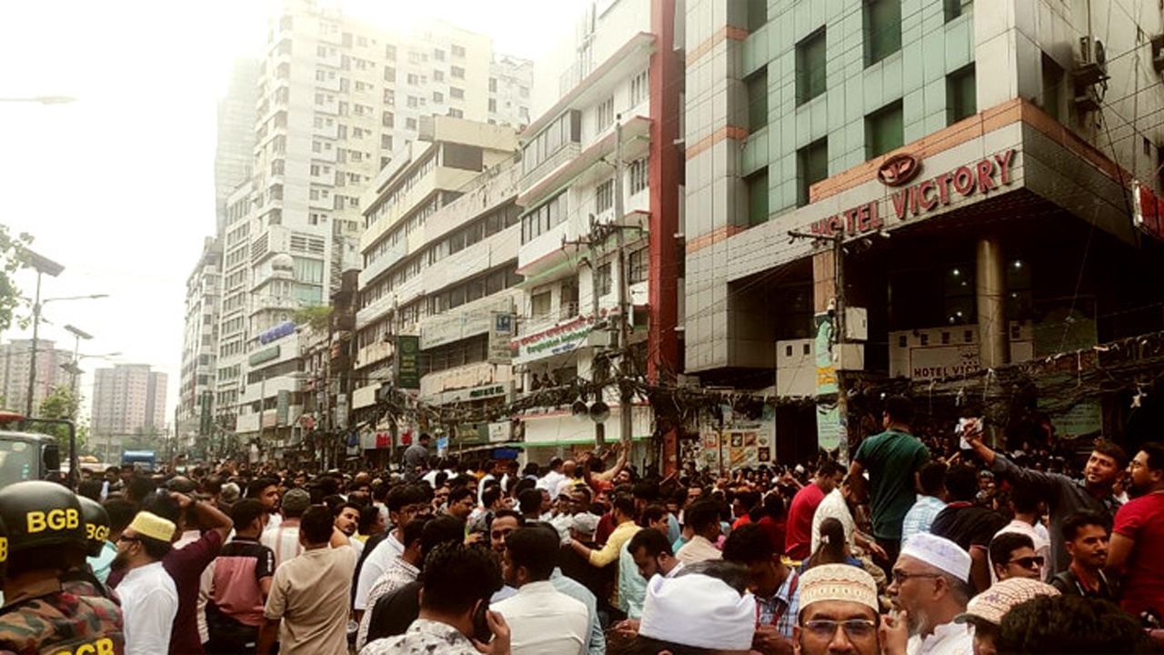 নয়াপল্টনে প্রধানমন্ত্রীর আগমন ঘিরে বিএনপি নেতাকর্মীদের ঢল