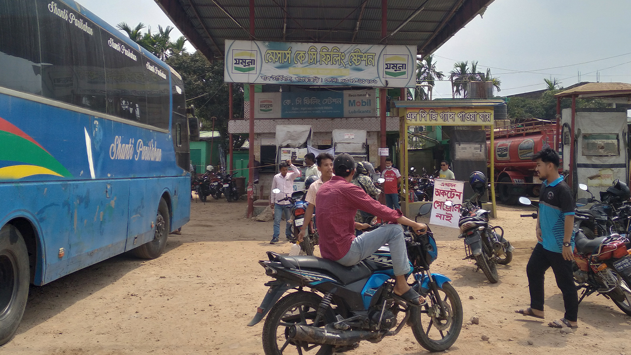 তেল সংকট: ঈদের ছুটিতে খাগড়াছড়ি-সাজেক ভ্রমণে ভোগান্তি