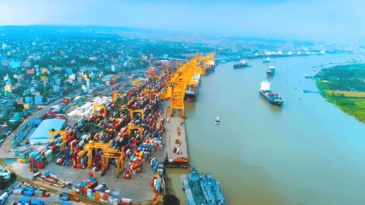 ৭৭ হাজার টন জ্বালানি তেল নিয়ে চট্টগ্রাম বন্দরে তিন জাহাজ