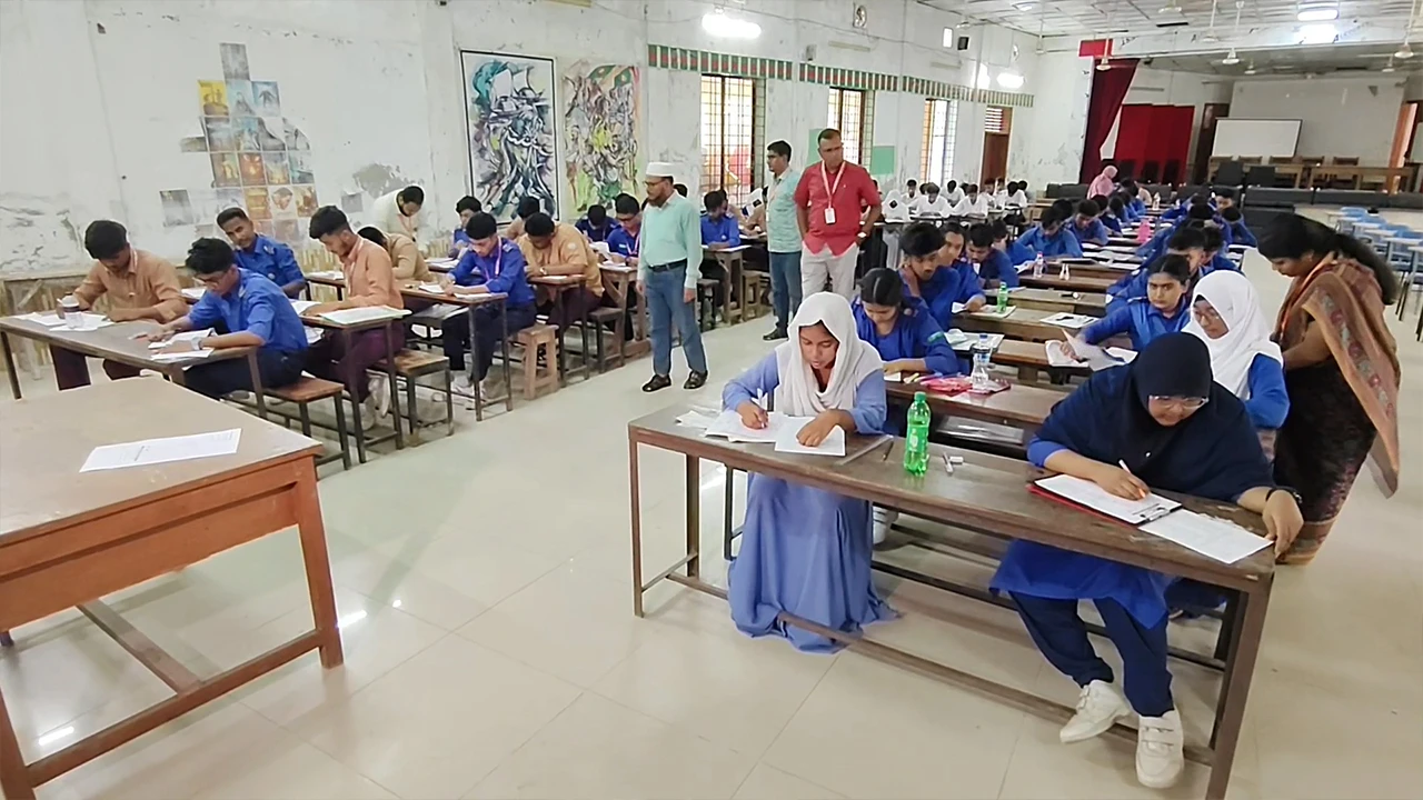 নকলরোধে পরীক্ষা কেন্দ্রের বাইরে ১৪৪ ধারা জারি