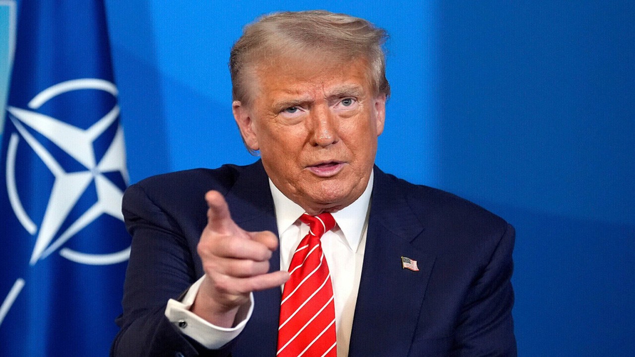 হরমুজ প্রণালি ‘অবরোধের’ হুমকি ট্রাম্পের